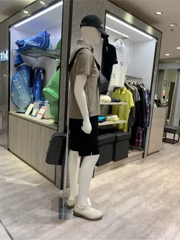 23区GOLF 松屋スタッフ コーディネート画像