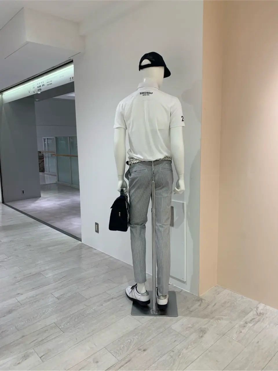 23区GOLF 松屋スタッフ コーディネート画像