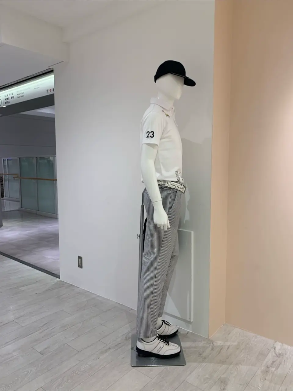 23区GOLF 松屋スタッフ コーディネート画像