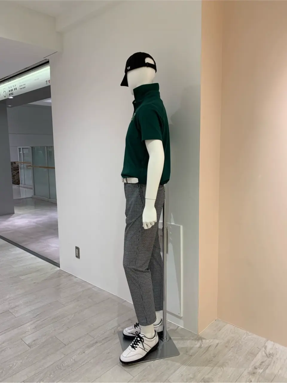 23区GOLF 松屋スタッフ コーディネート画像