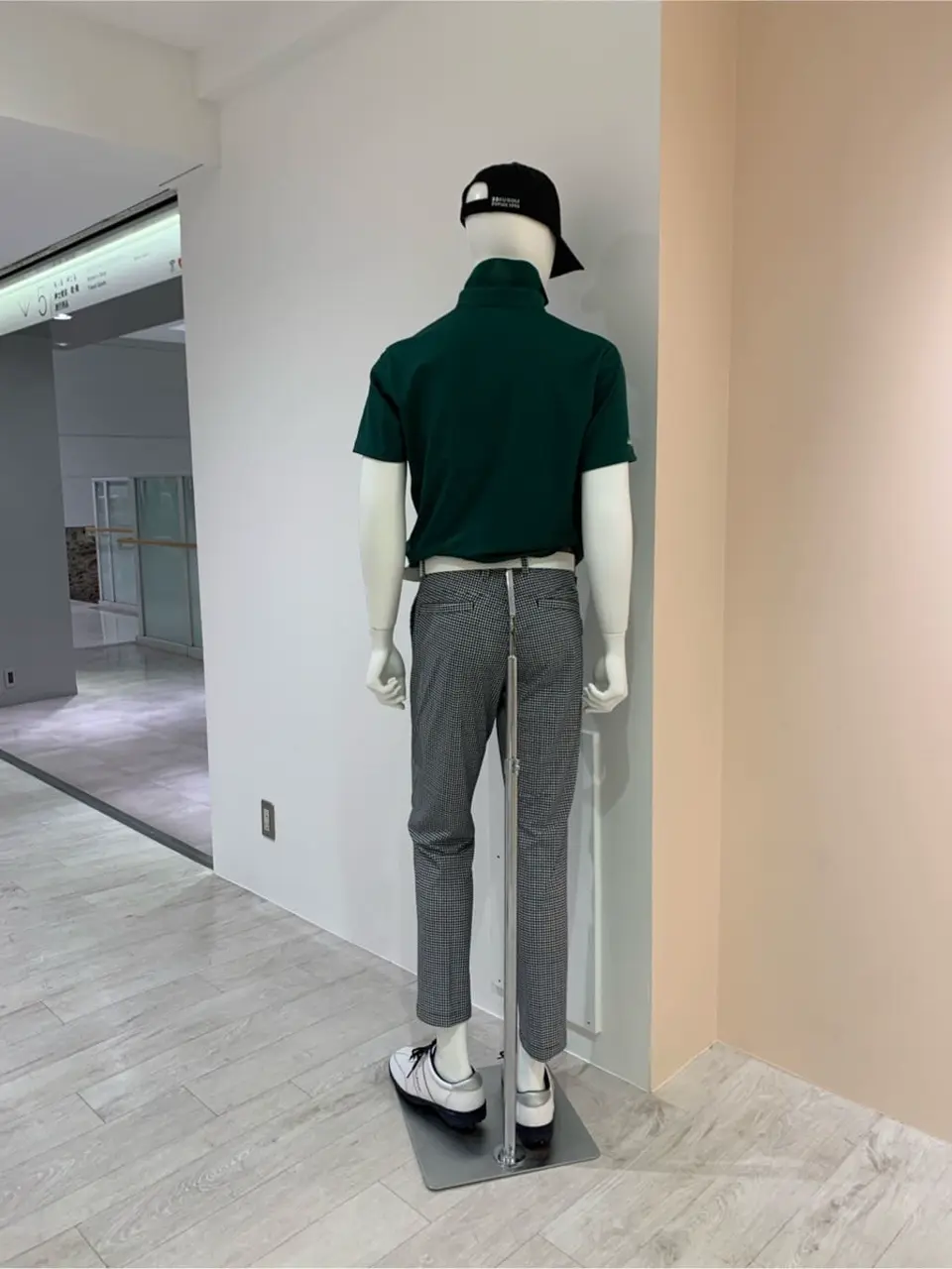 23区GOLF 松屋スタッフ コーディネート画像