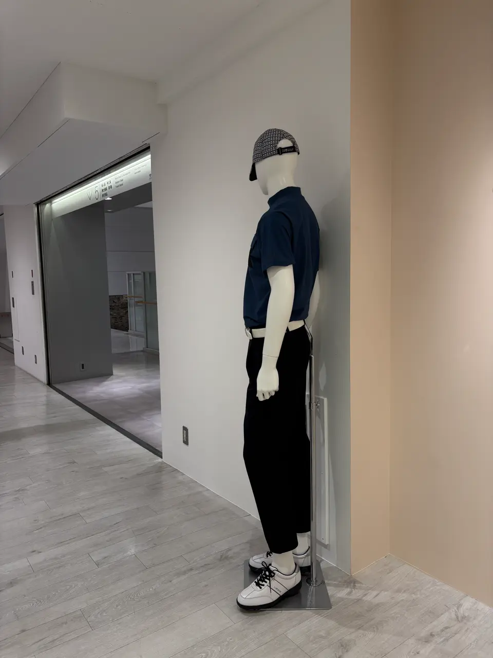 23区GOLF 松屋スタッフ コーディネート画像