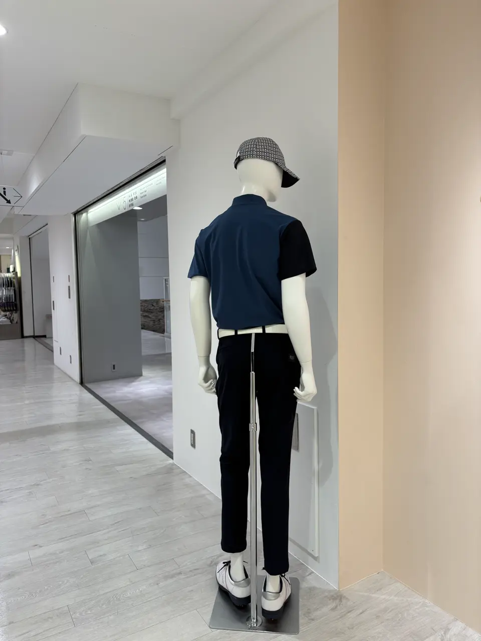 23区GOLF 松屋スタッフ コーディネート画像