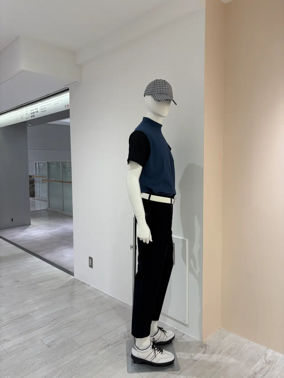 23区GOLF 松屋スタッフ コーディネート画像