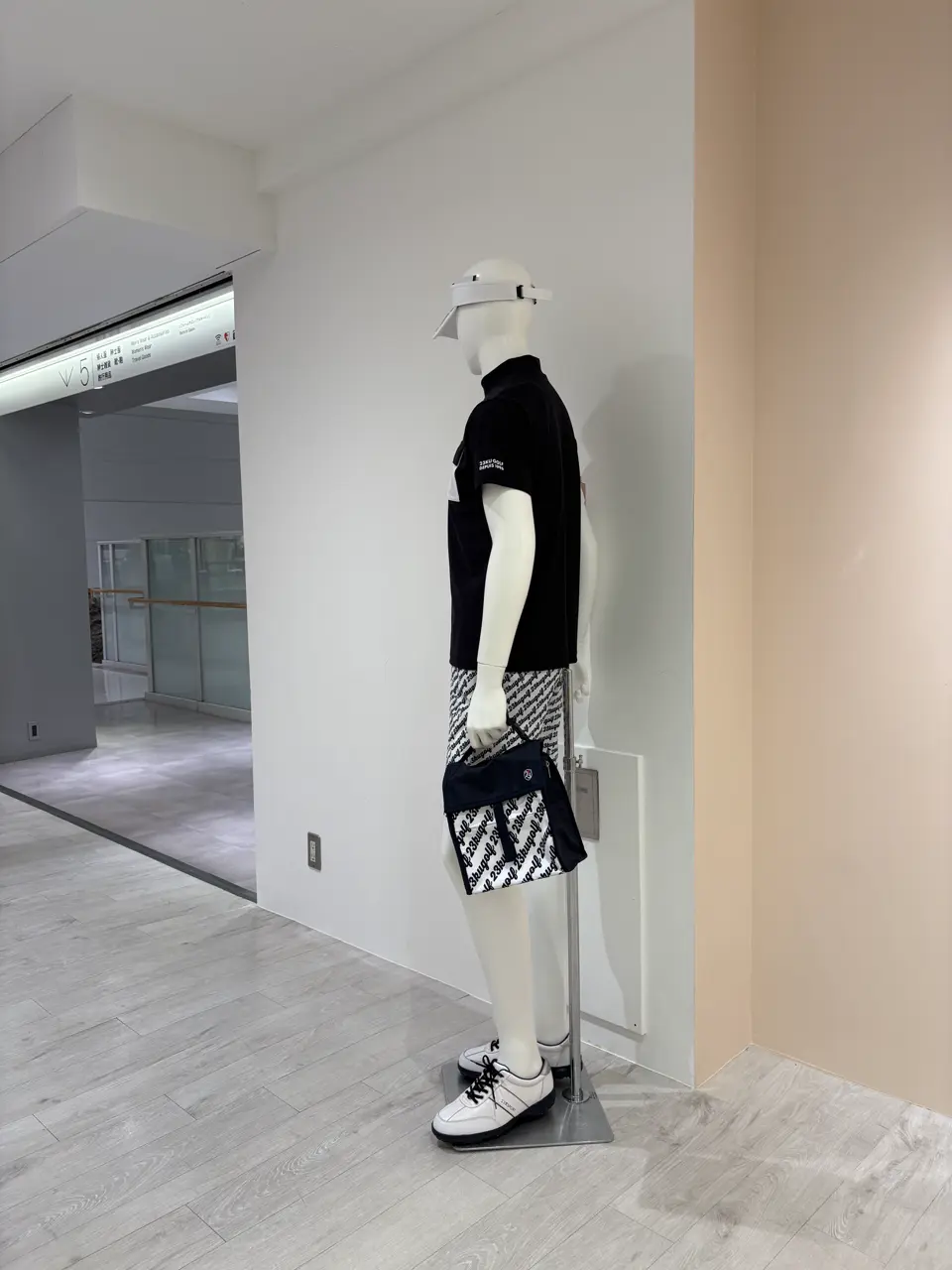 23区GOLF 松屋スタッフ コーディネート画像