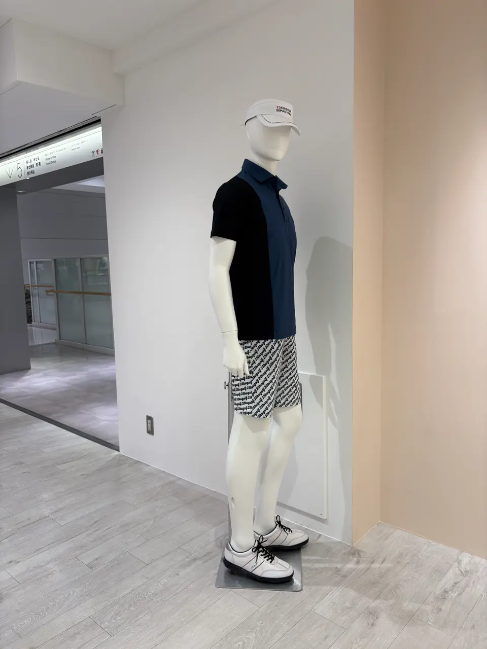 23区GOLF 松屋スタッフ コーディネート画像