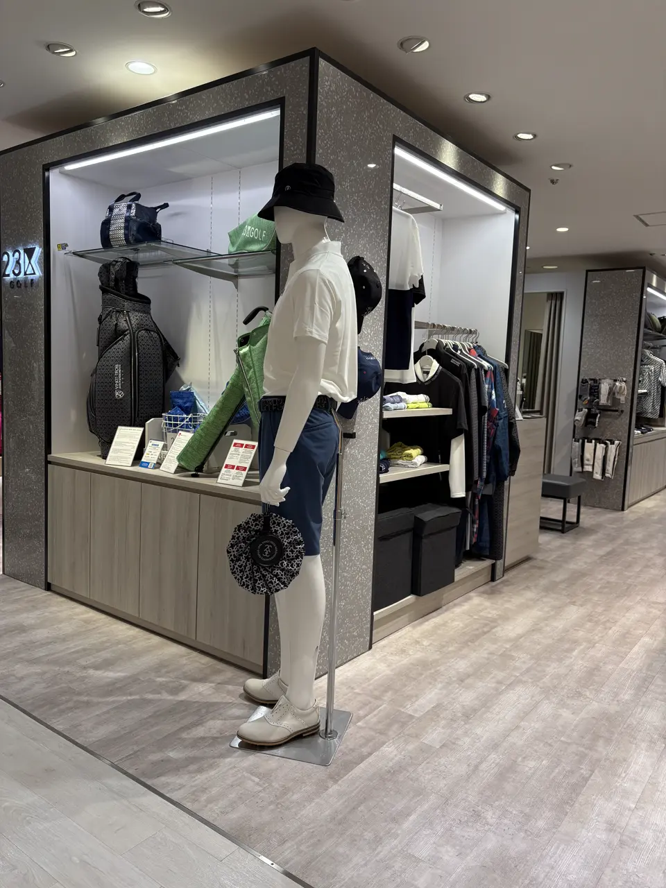 23区GOLF 松屋スタッフ コーディネート画像