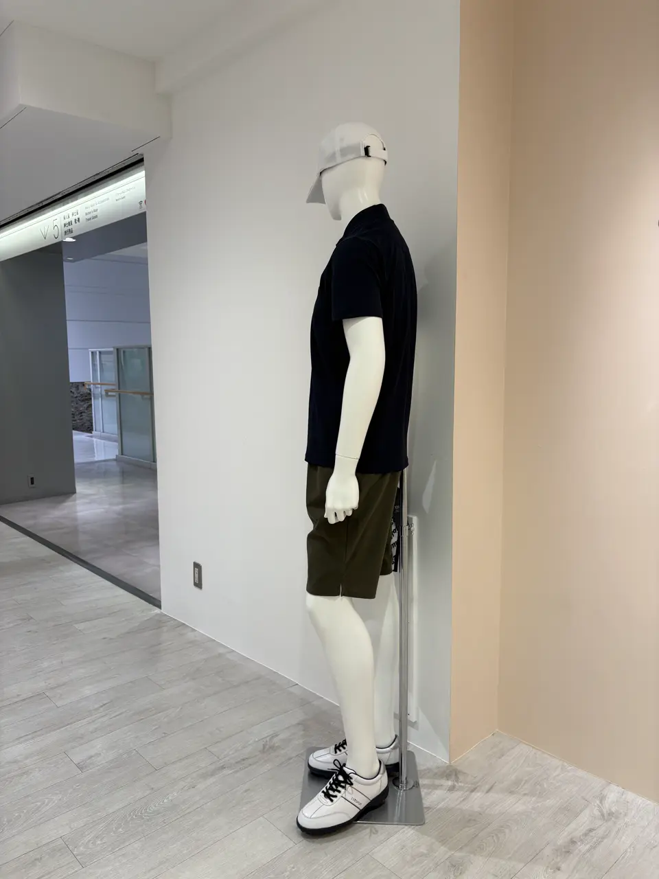 23区GOLF 松屋スタッフ コーディネート画像