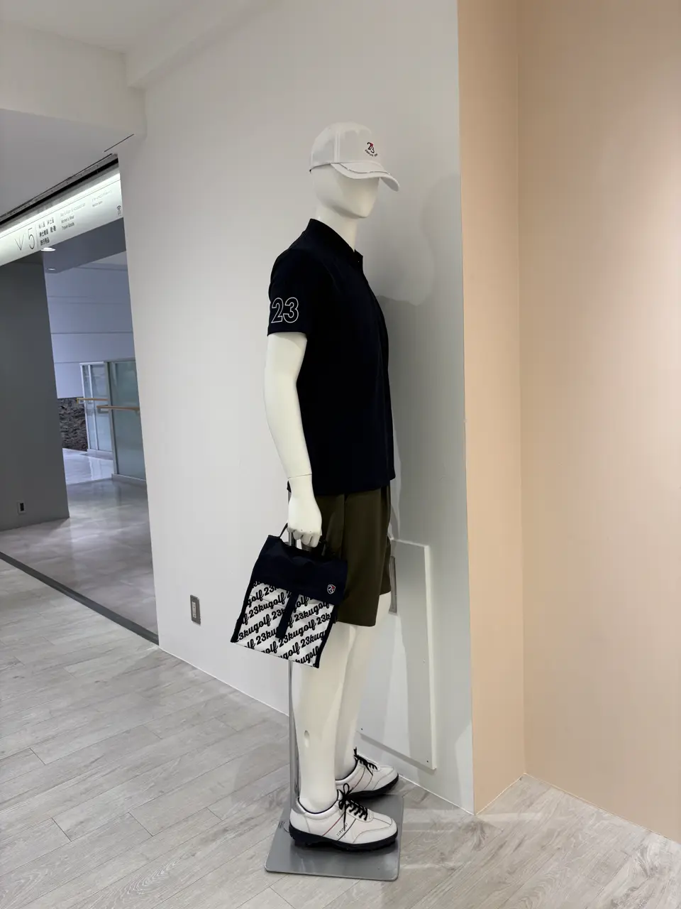 23区GOLF 松屋スタッフ コーディネート画像