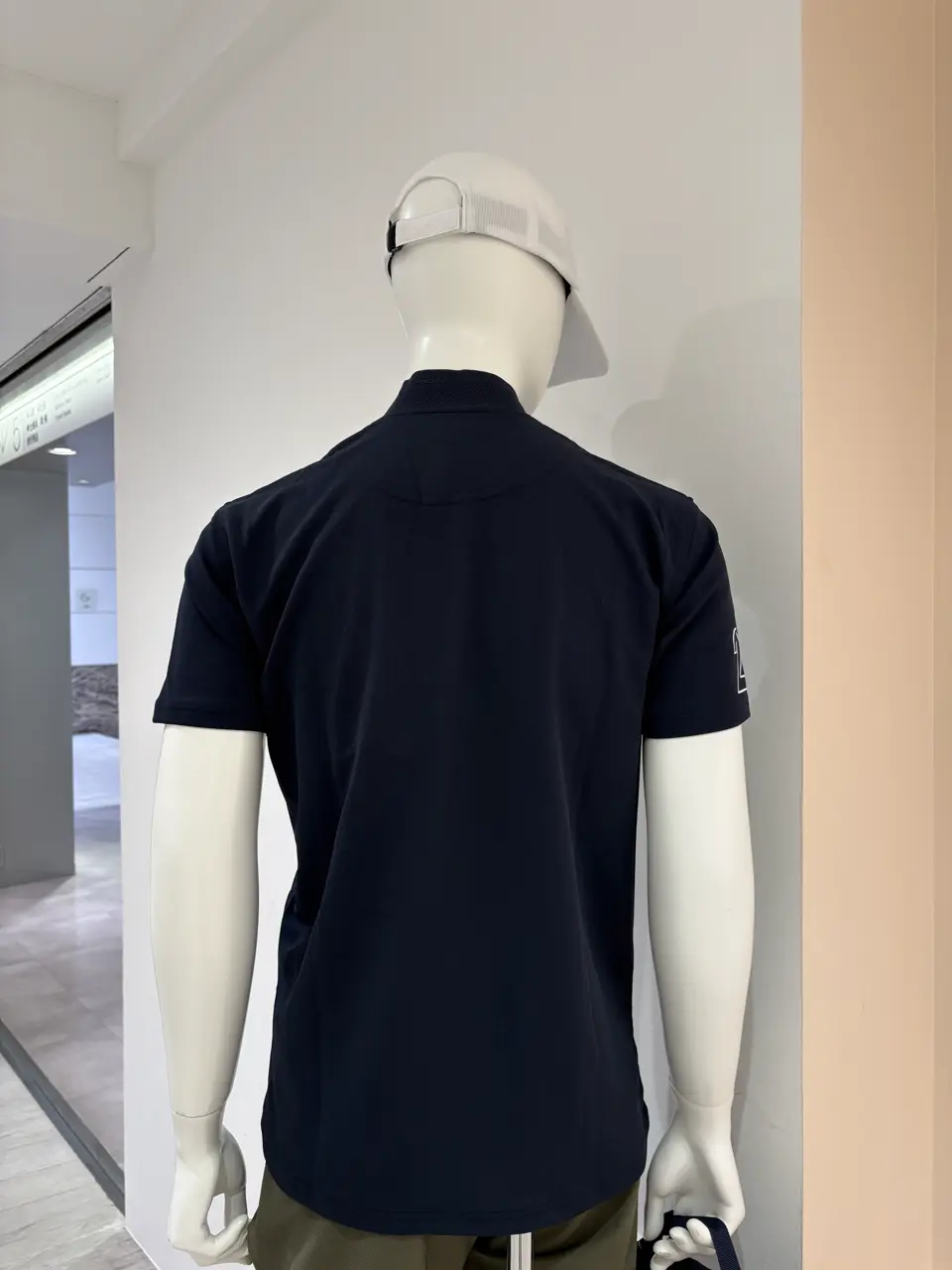 23区GOLF 松屋スタッフ コーディネート画像