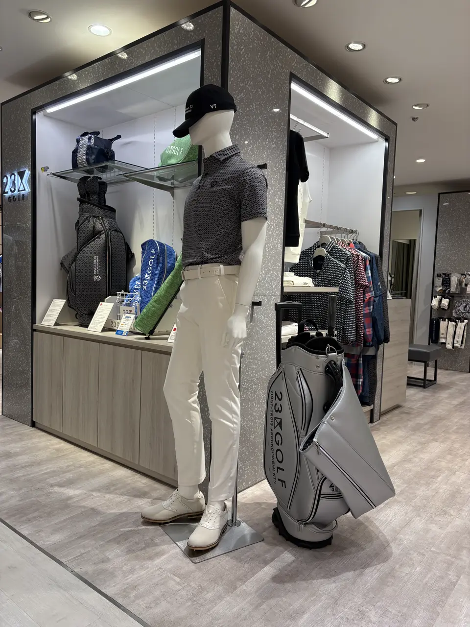 23区GOLF 松屋スタッフ コーディネート画像