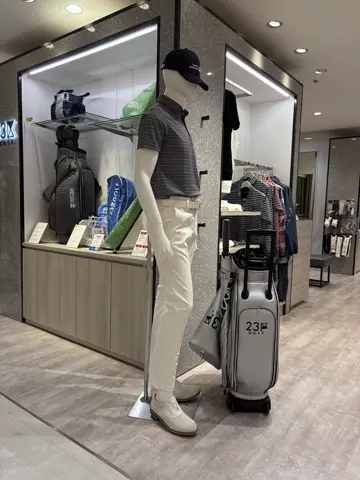 23区GOLF 松屋スタッフ コーディネート画像