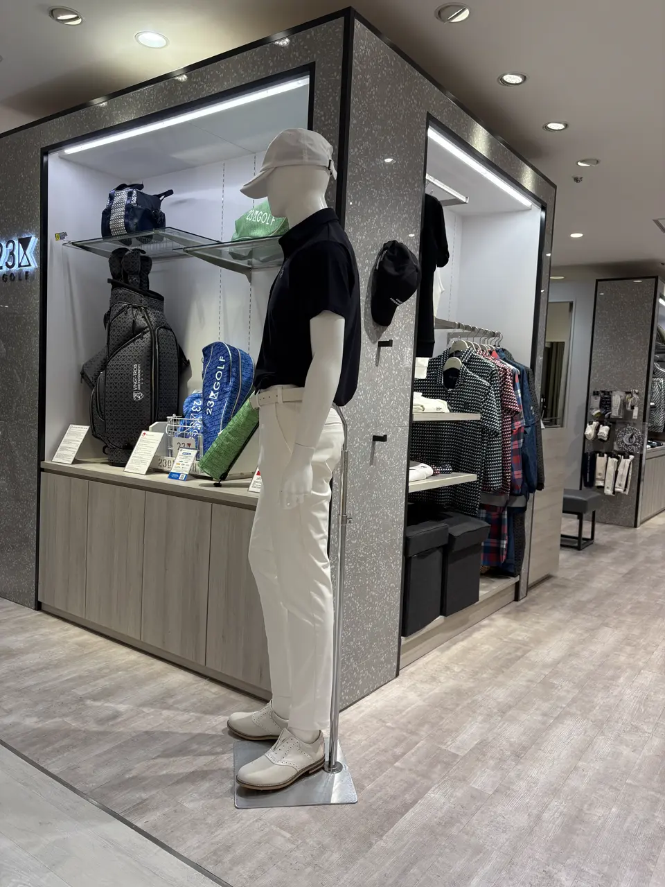 23区GOLF 松屋スタッフ コーディネート画像