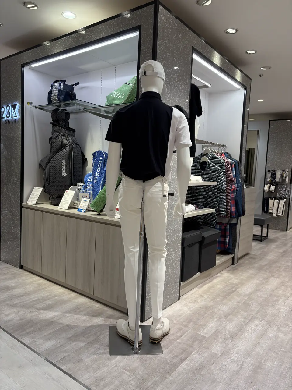 23区GOLF 松屋スタッフ コーディネート画像