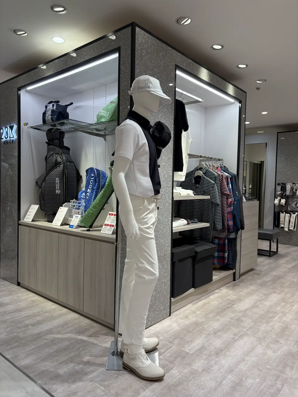 23区GOLF 松屋スタッフ コーディネート画像