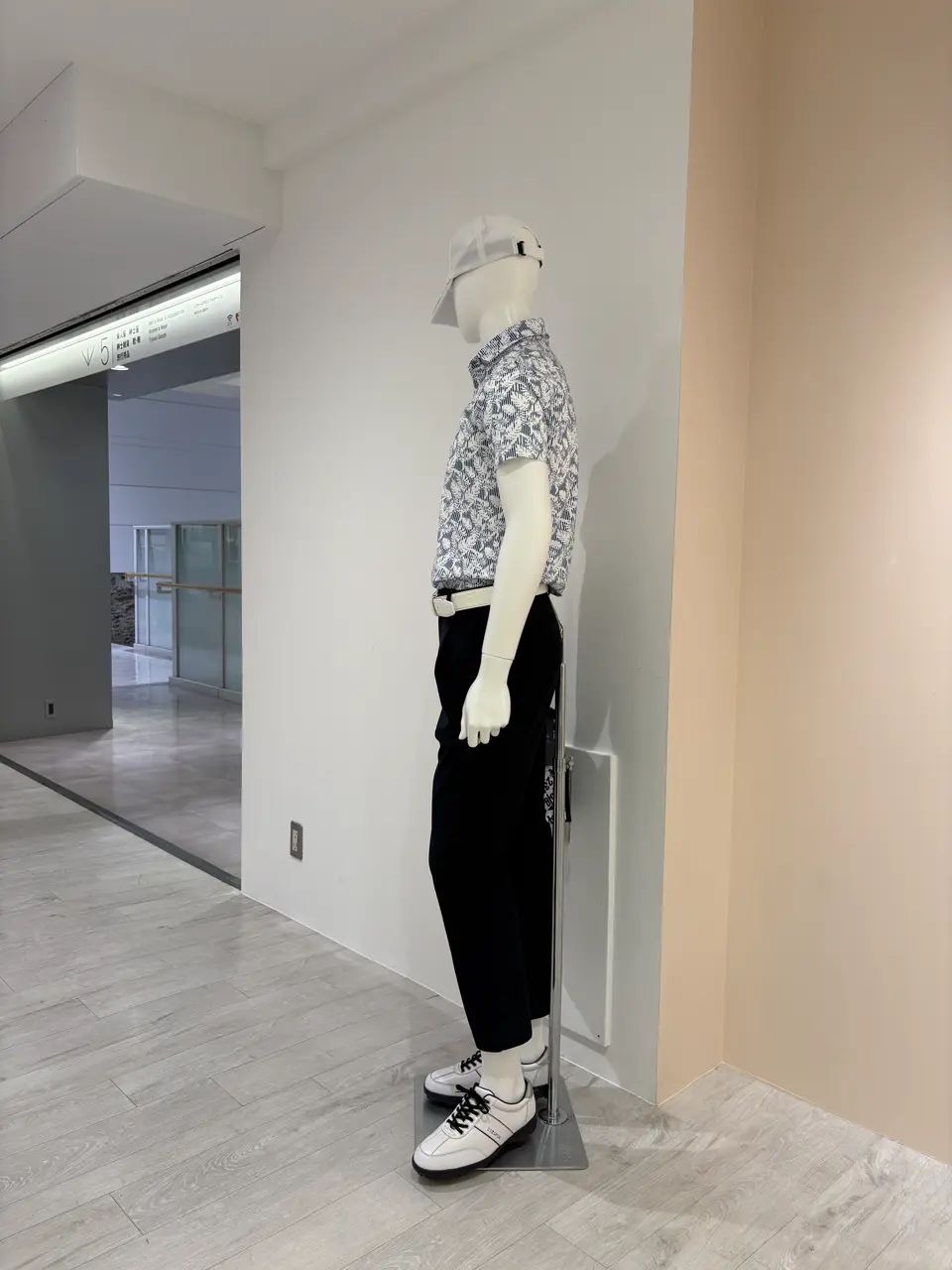 23区GOLF 松屋スタッフ コーディネート画像