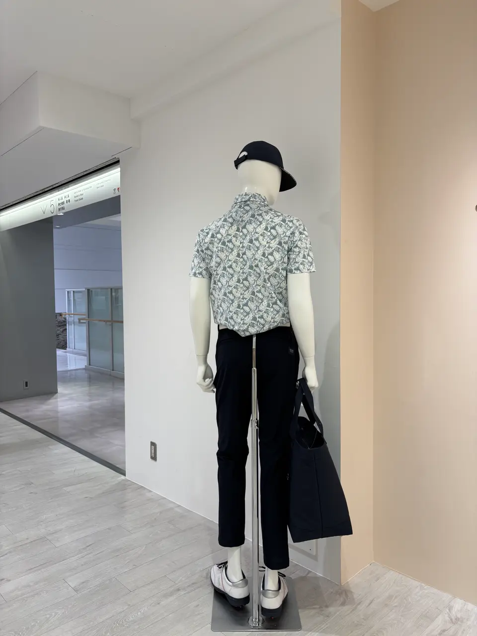 23区GOLF 松屋スタッフ コーディネート画像