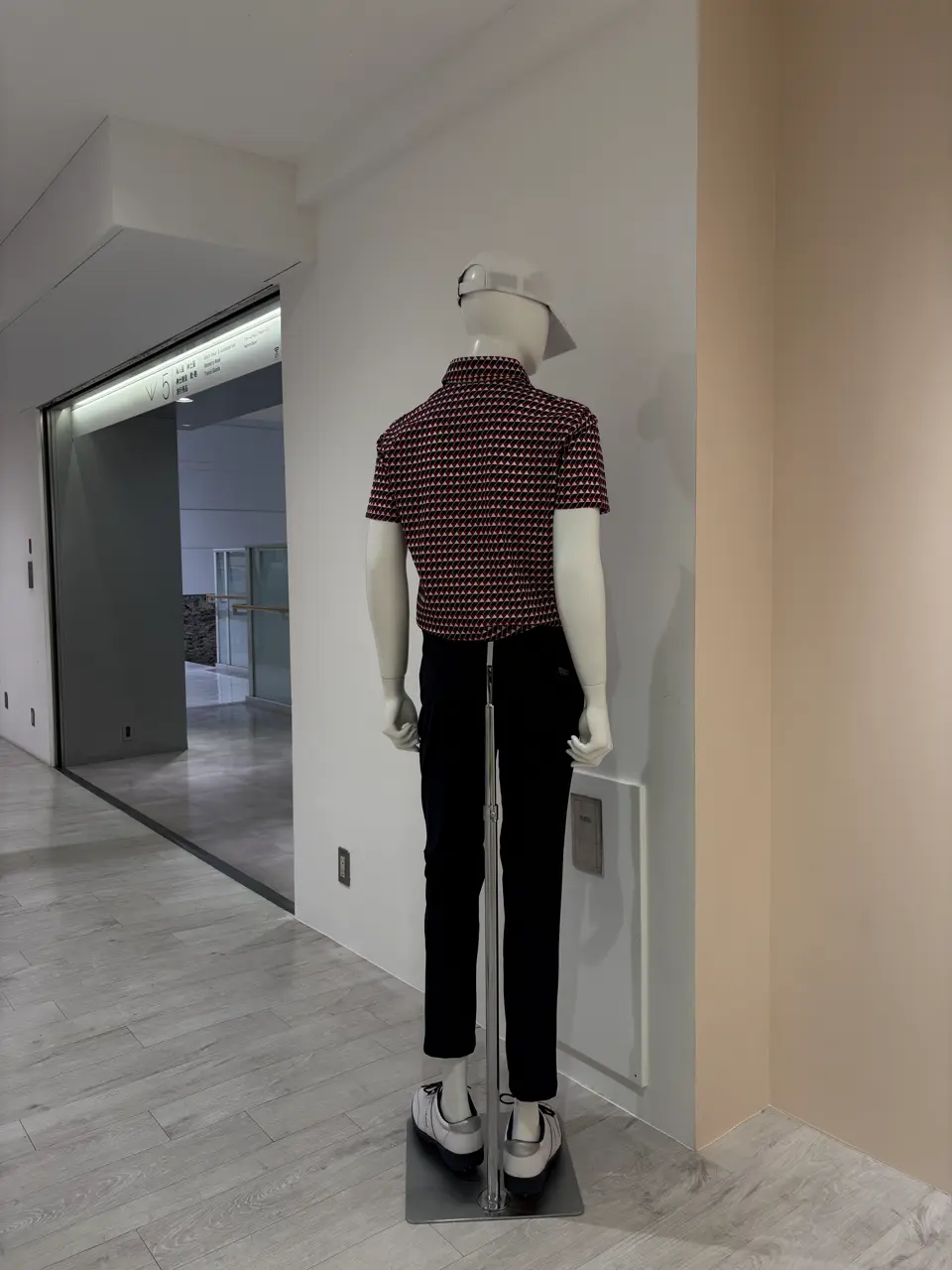 23区GOLF 松屋スタッフ コーディネート画像