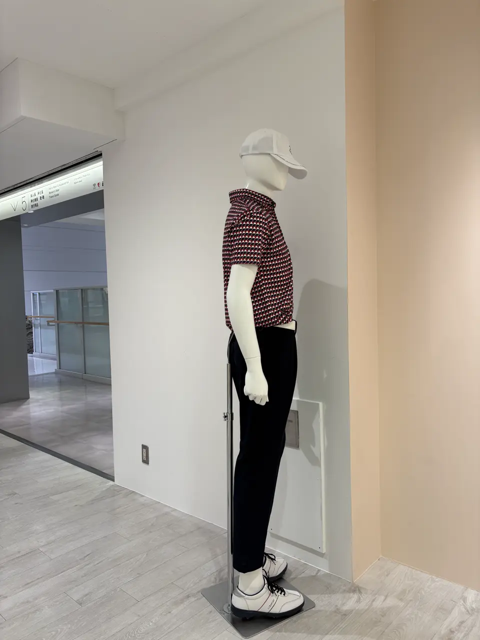 23区GOLF 松屋スタッフ コーディネート画像