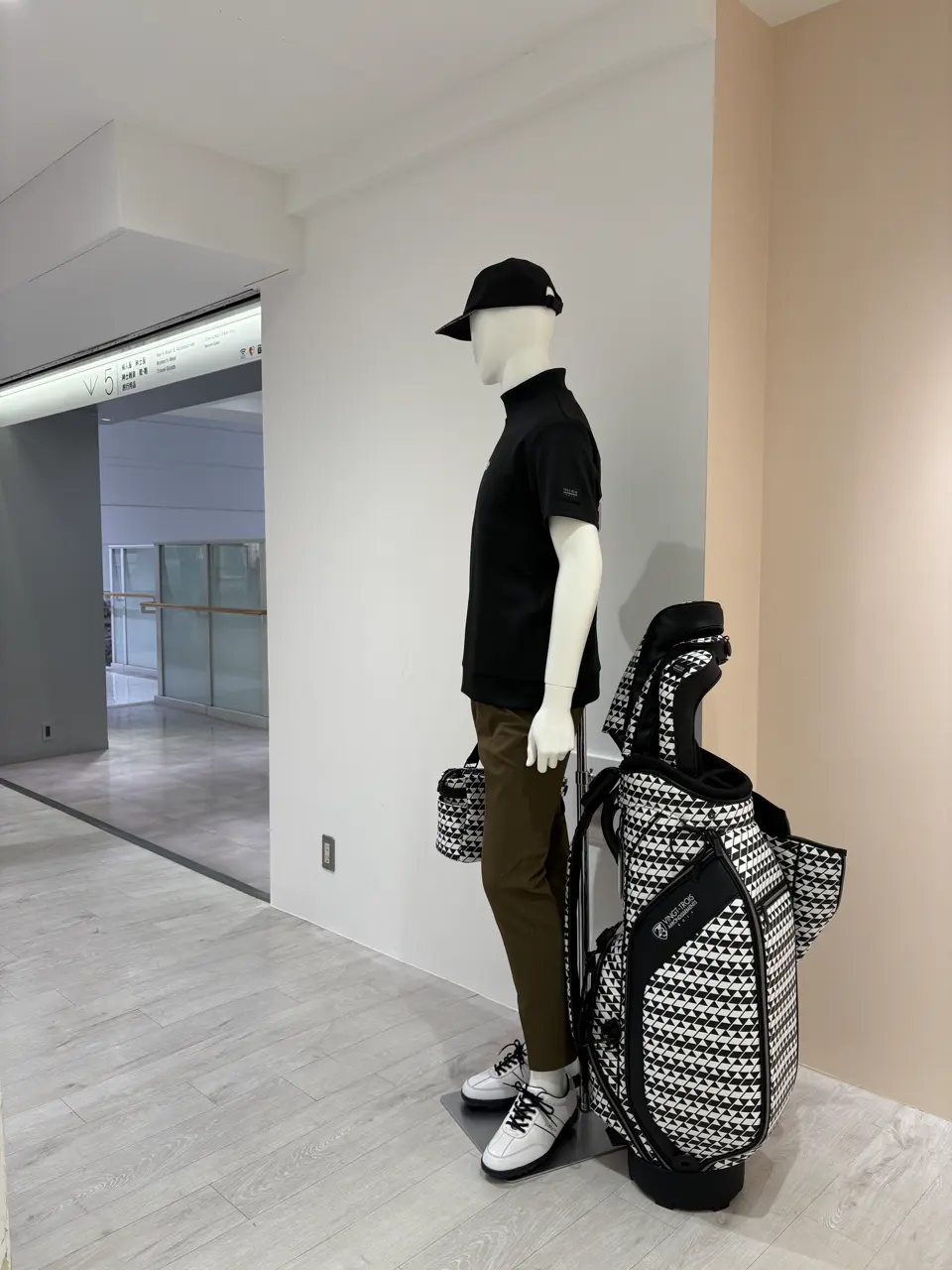 23区GOLF 松屋スタッフ コーディネート画像