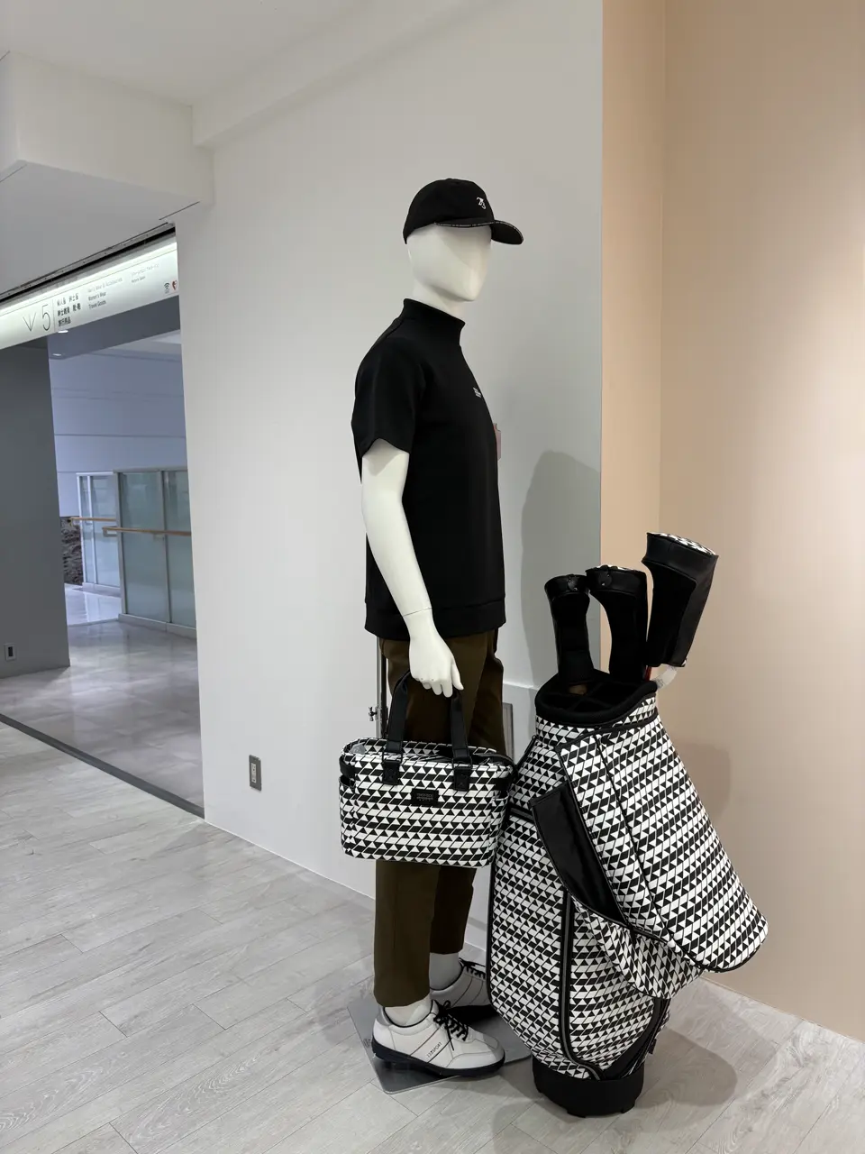 23区GOLF 松屋スタッフ コーディネート画像