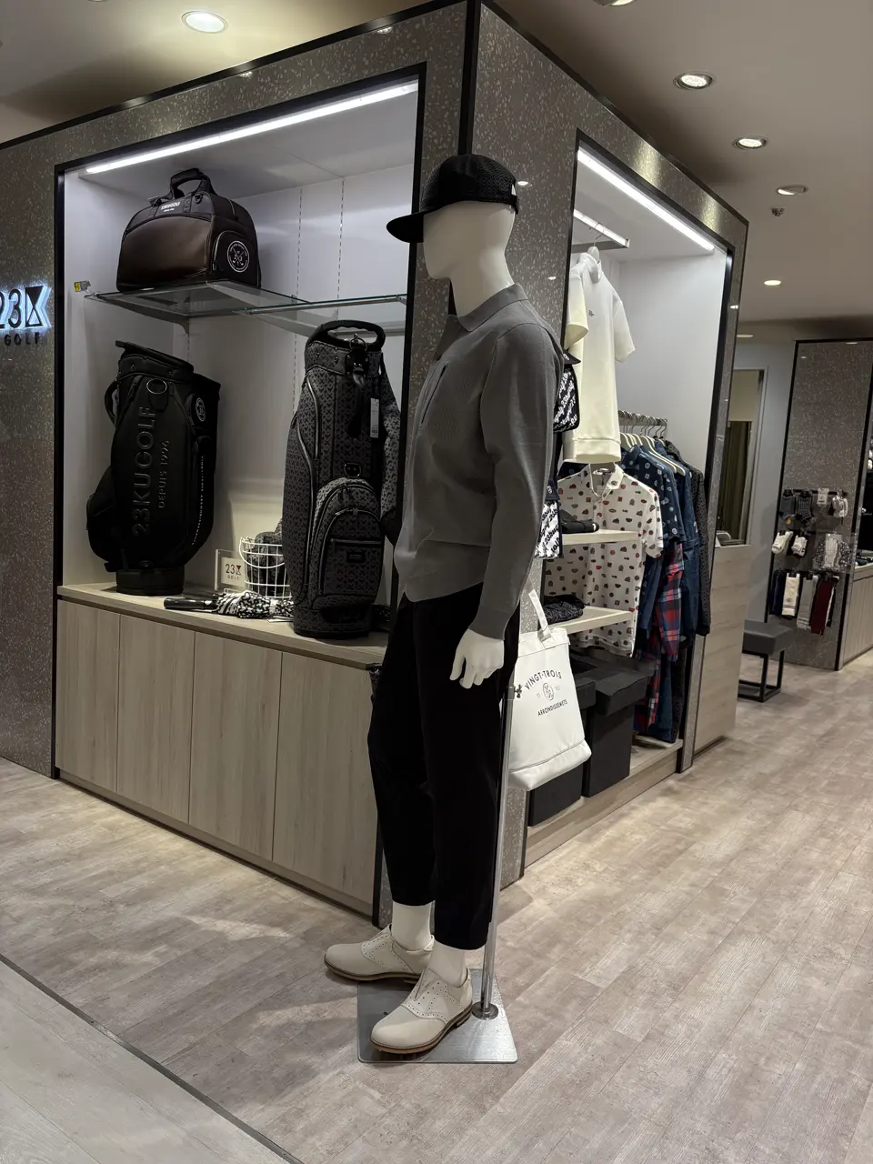 23区GOLF 松屋スタッフ コーディネート画像