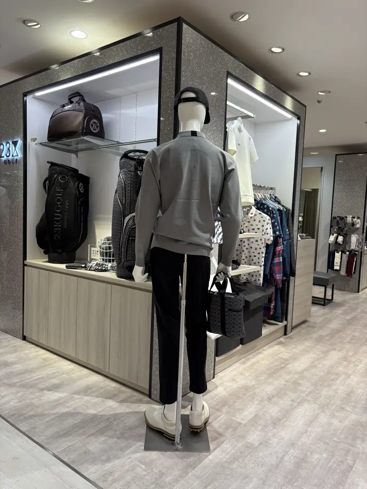 23区GOLF 松屋スタッフ コーディネート画像