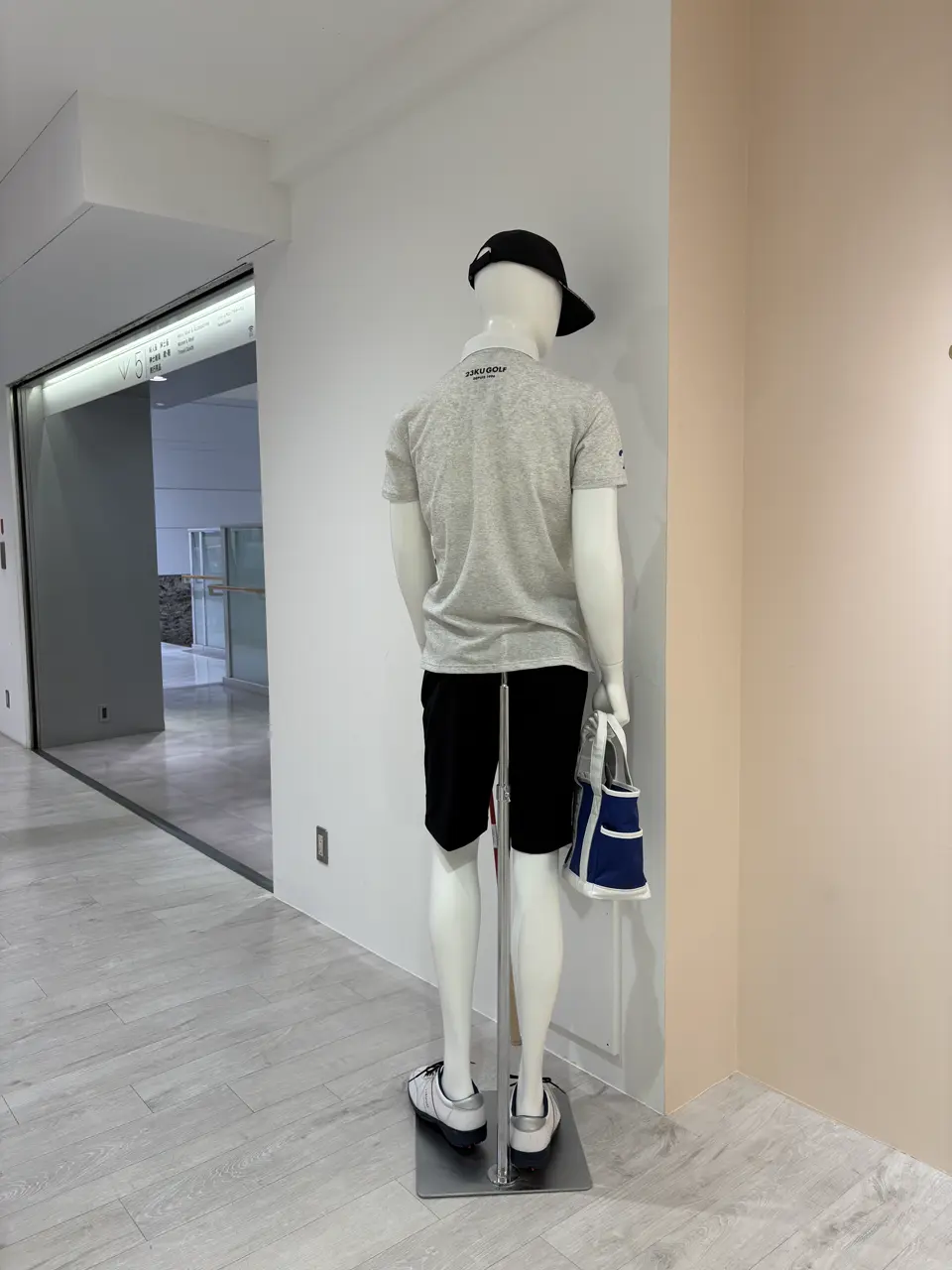 23区GOLF 松屋スタッフ コーディネート画像