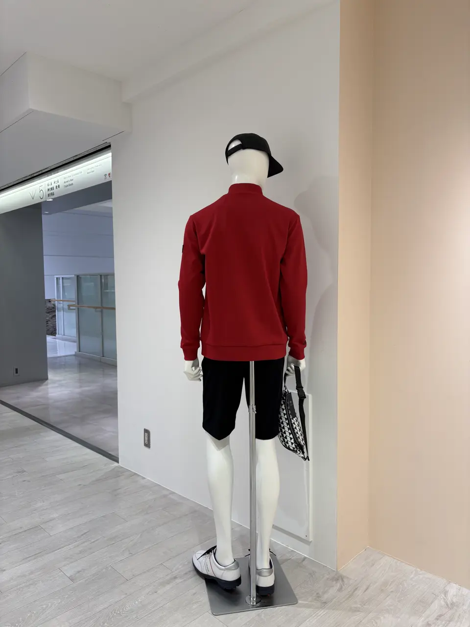 23区GOLF 松屋スタッフ コーディネート画像