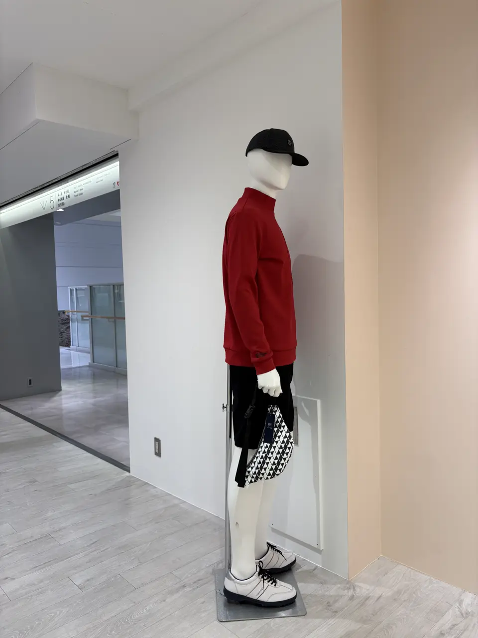 23区GOLF 松屋スタッフ コーディネート画像