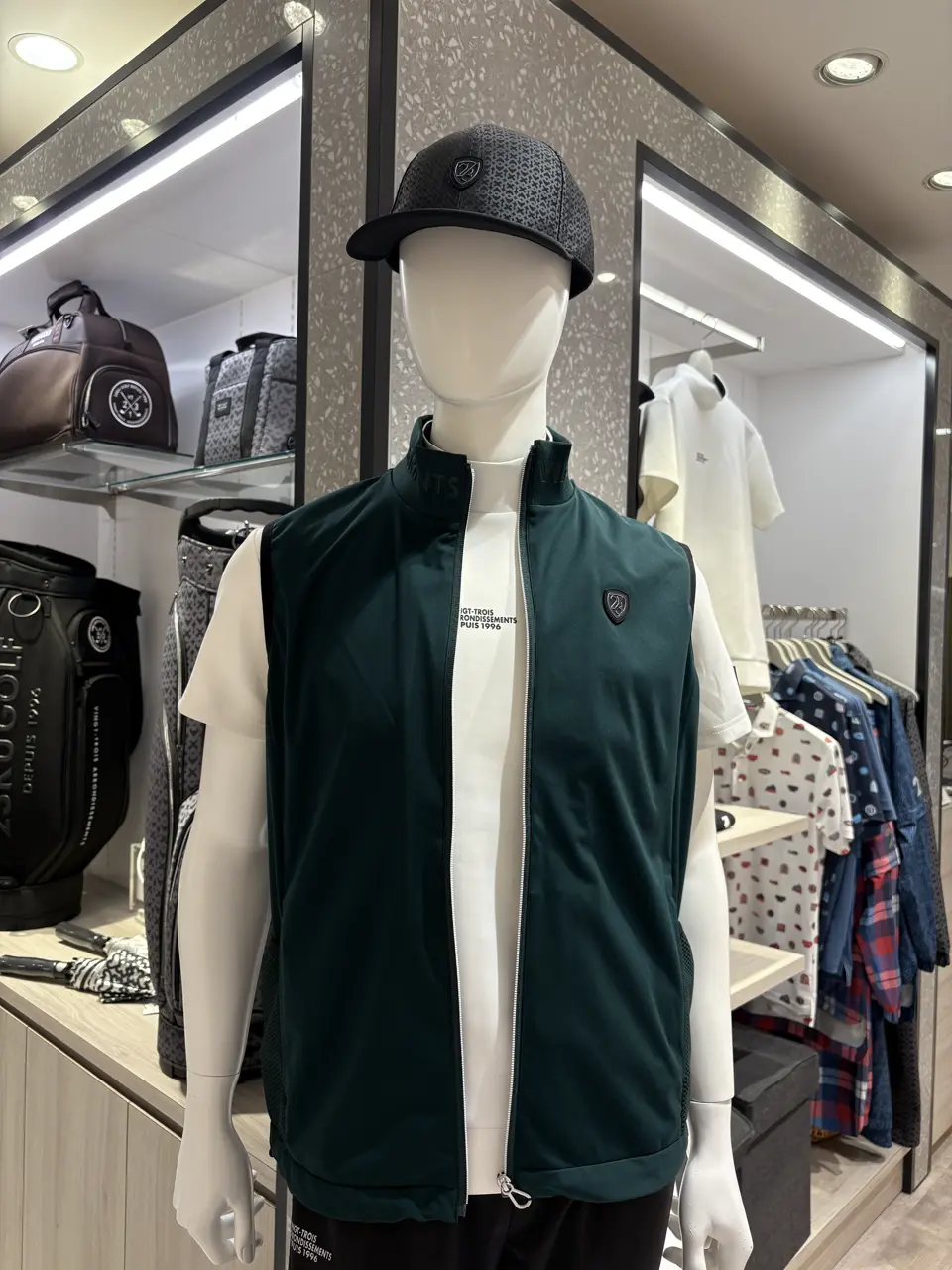 23区GOLF 松屋スタッフ コーディネート画像