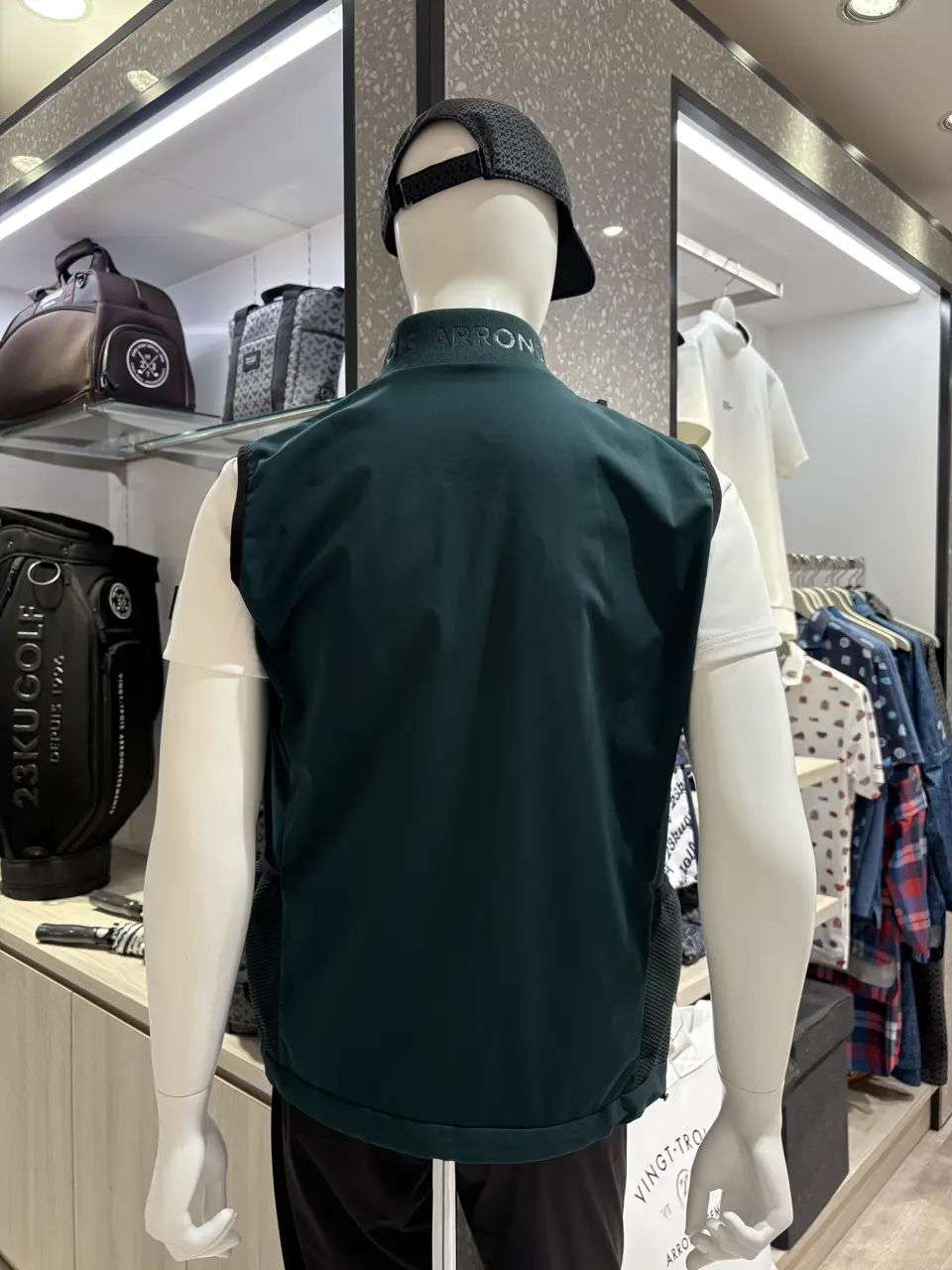 23区GOLF 松屋スタッフ コーディネート画像