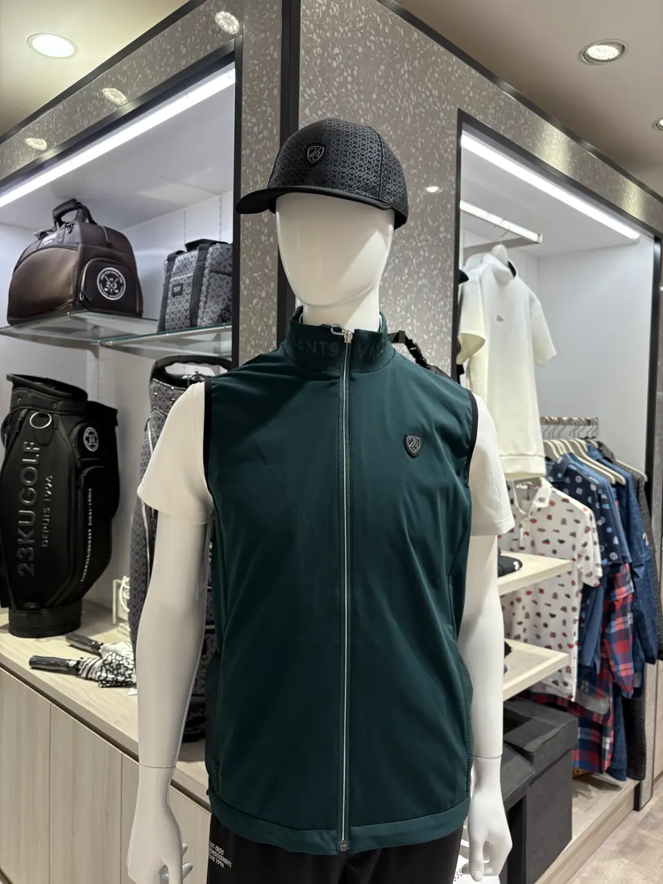 23区GOLF 松屋スタッフ コーディネート画像