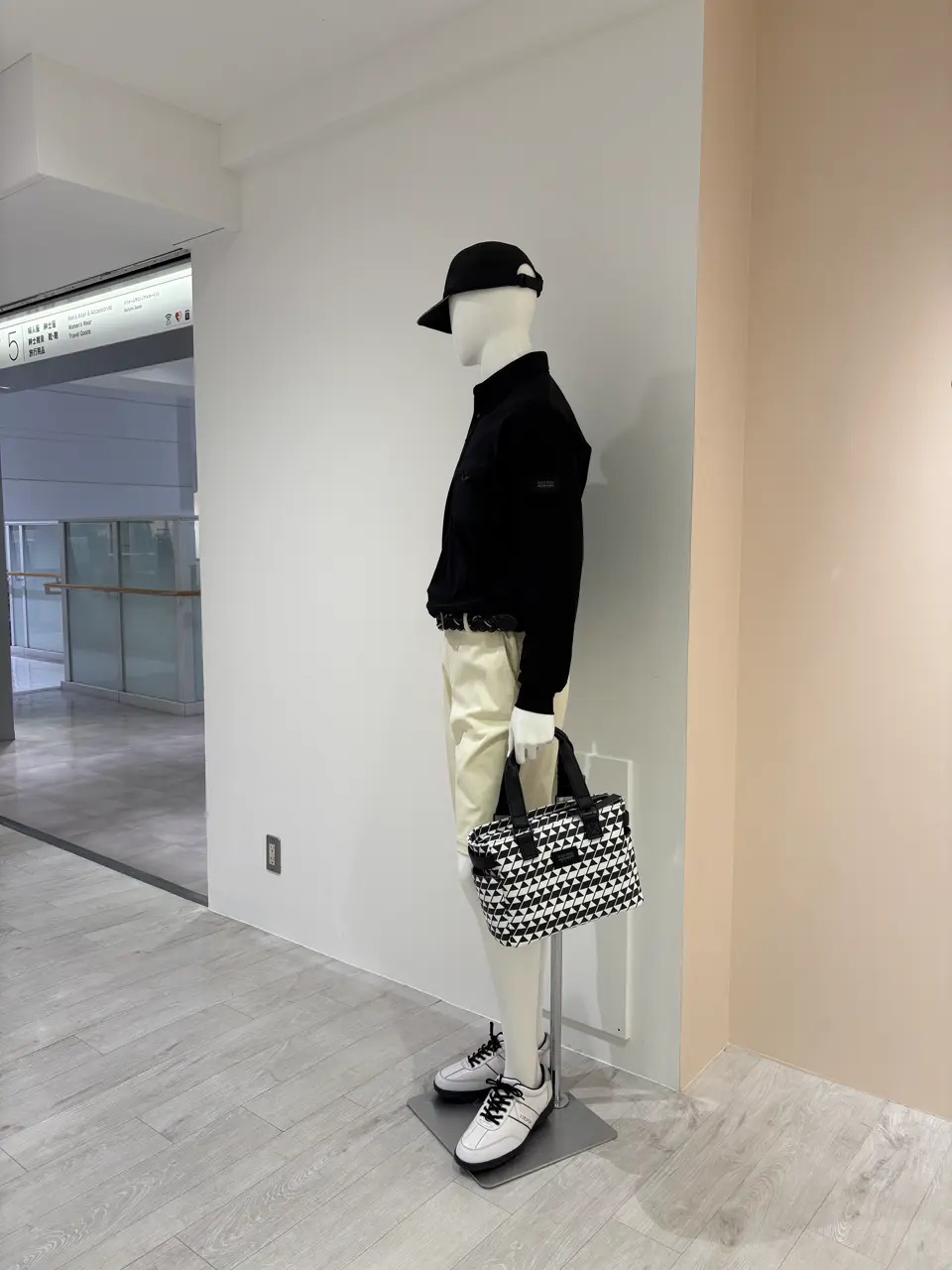 23区GOLF 松屋スタッフ コーディネート画像