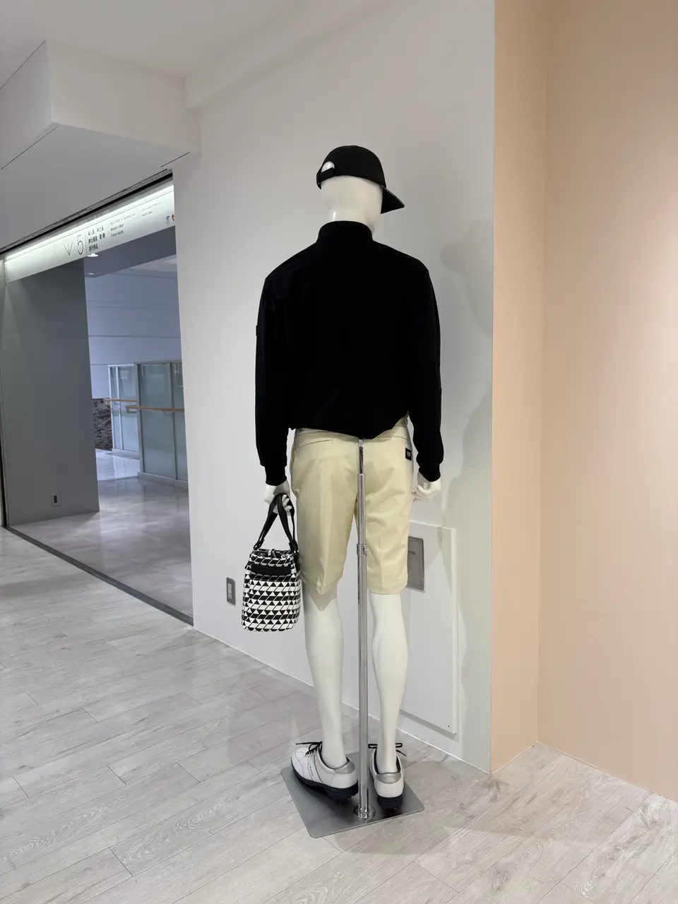 23区GOLF 松屋スタッフ コーディネート画像