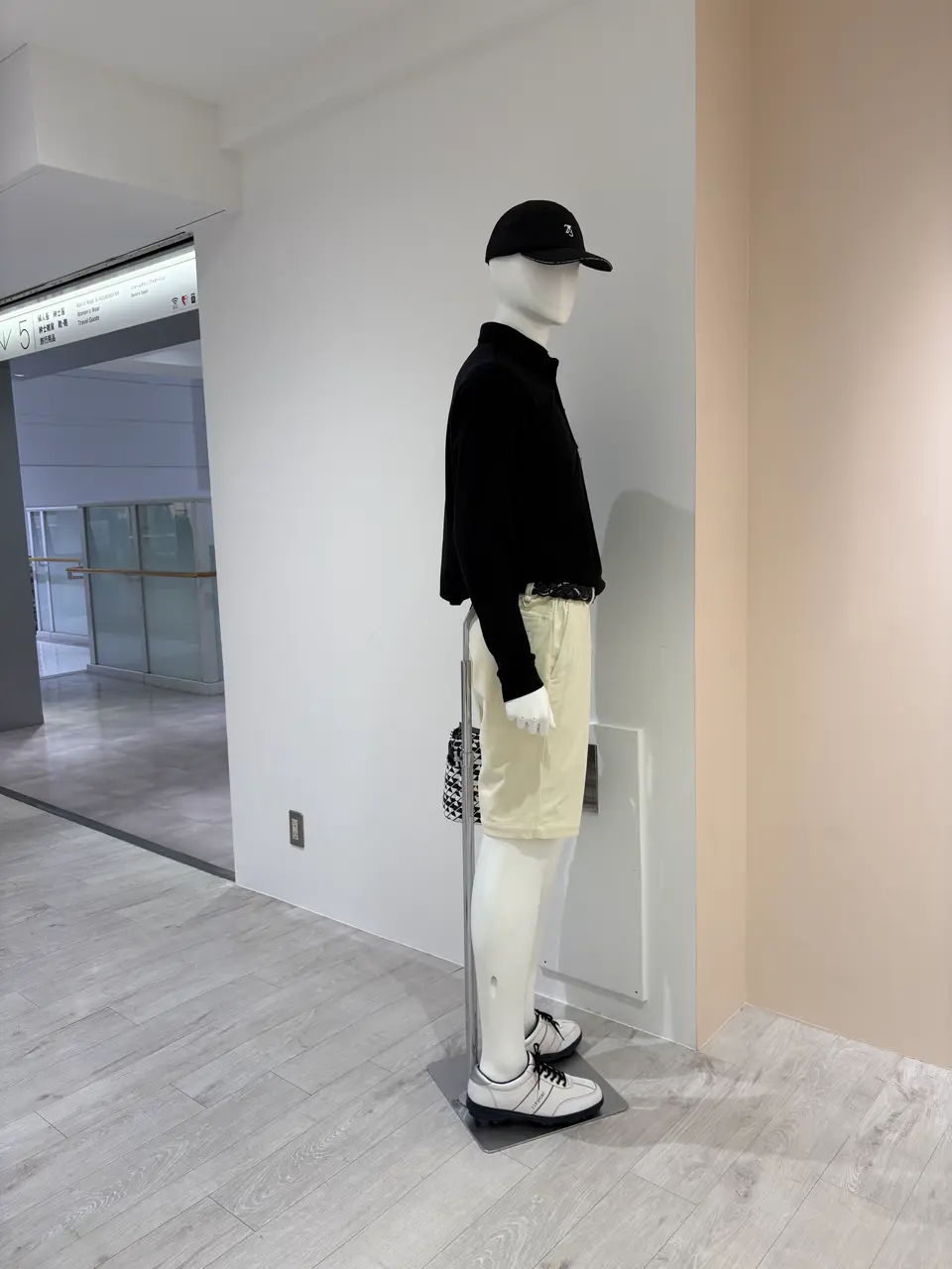 23区GOLF 松屋スタッフ コーディネート画像