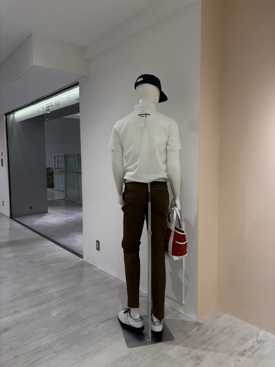 23区GOLF 松屋スタッフ コーディネート画像