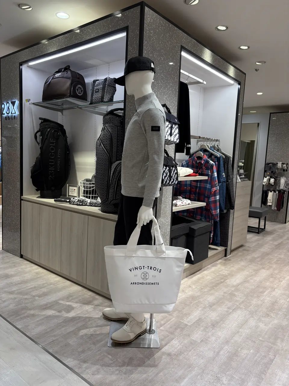 23区GOLF 松屋スタッフ コーディネート画像