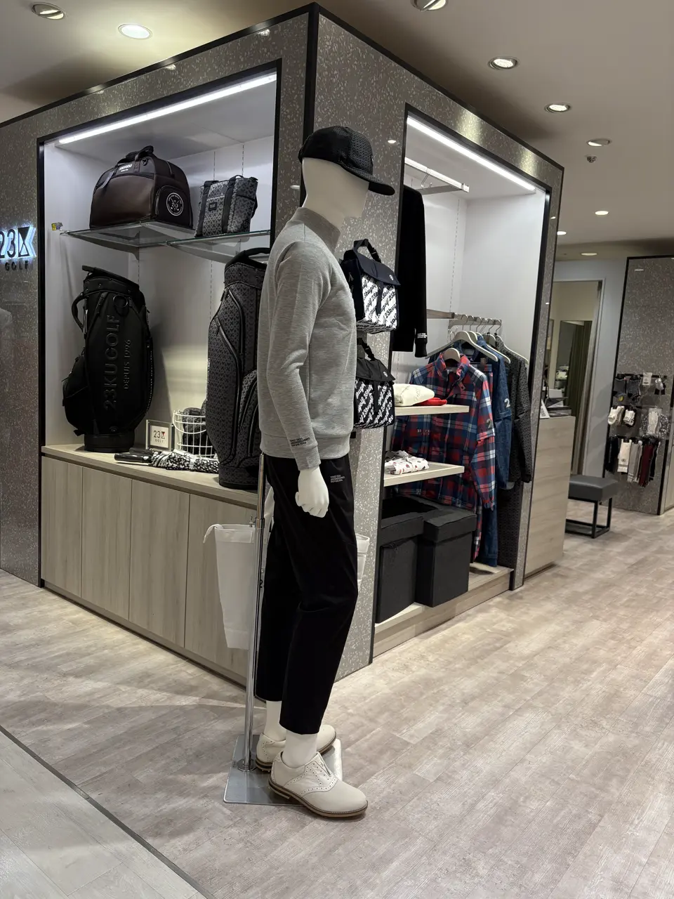 23区GOLF 松屋スタッフ コーディネート画像