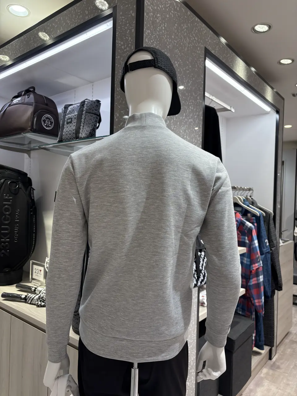 23区GOLF 松屋スタッフ コーディネート画像