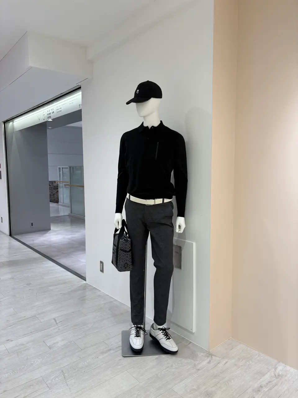 23区GOLF 松屋スタッフ コーディネート画像