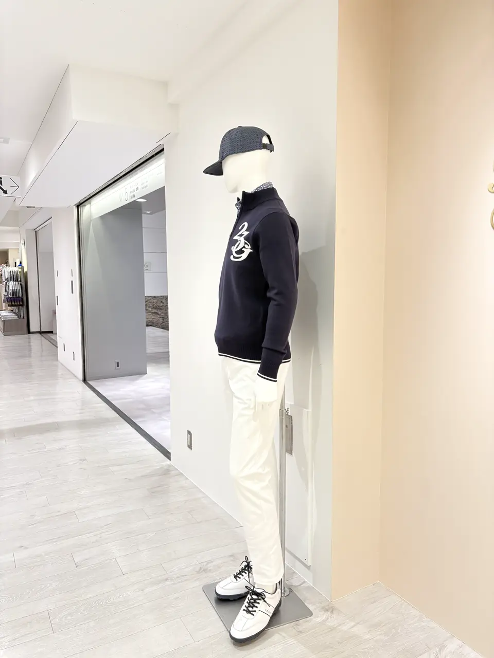 23区GOLF 松屋スタッフ コーディネート画像