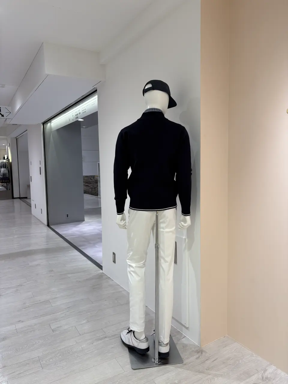 23区GOLF 松屋スタッフ コーディネート画像