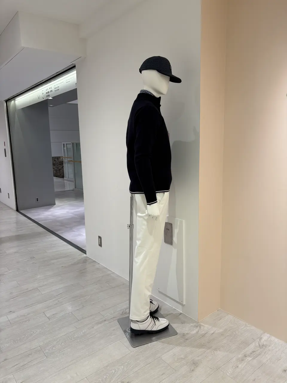 23区GOLF 松屋スタッフ コーディネート画像