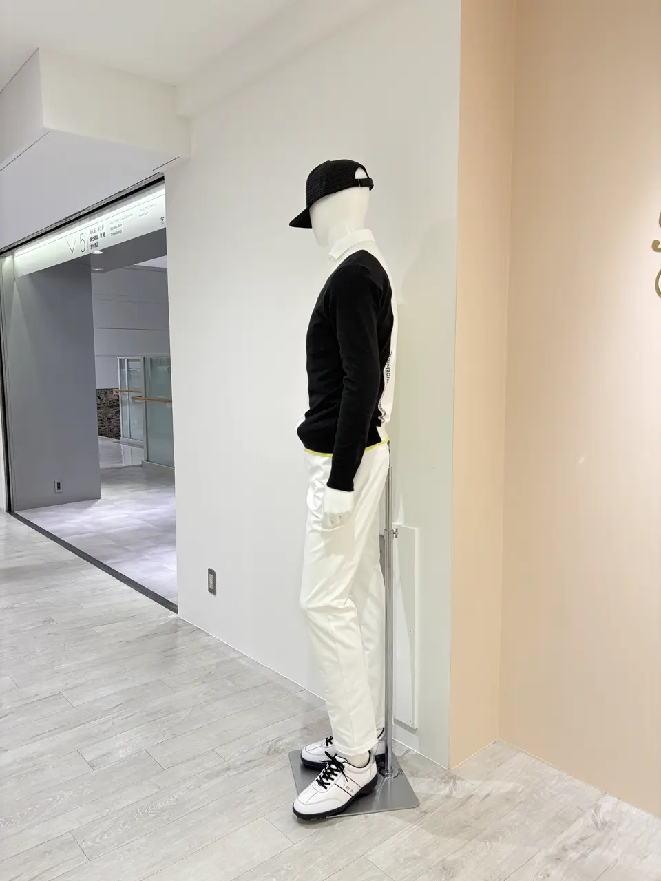 23区GOLF 松屋スタッフ コーディネート画像