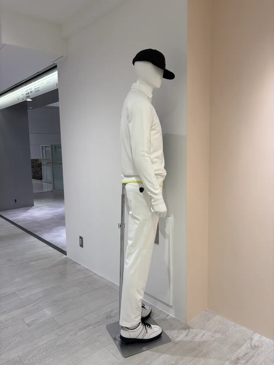 23区GOLF 松屋スタッフ コーディネート画像