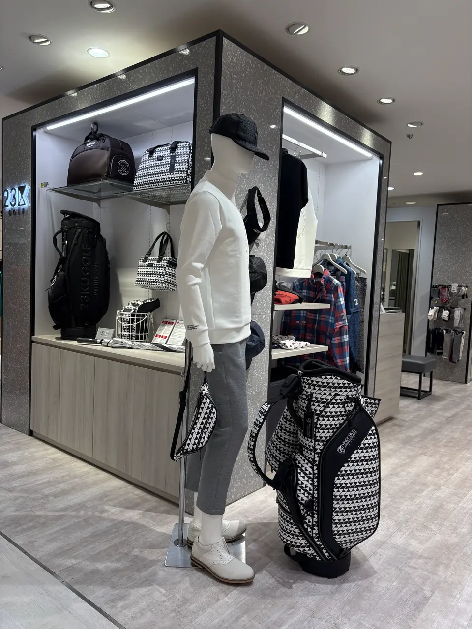 23区GOLF 松屋スタッフ コーディネート画像