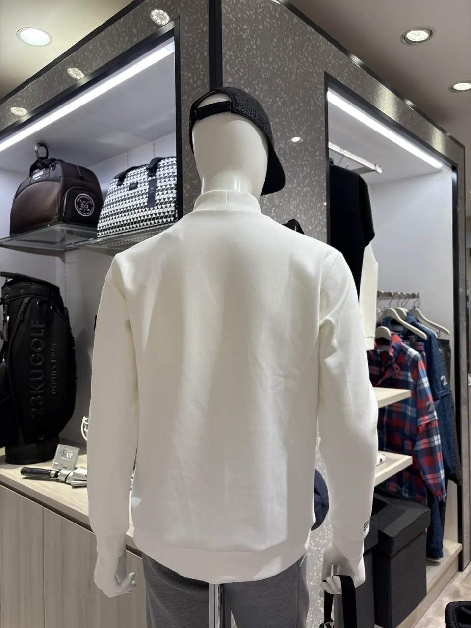 23区GOLF 松屋スタッフ コーディネート画像