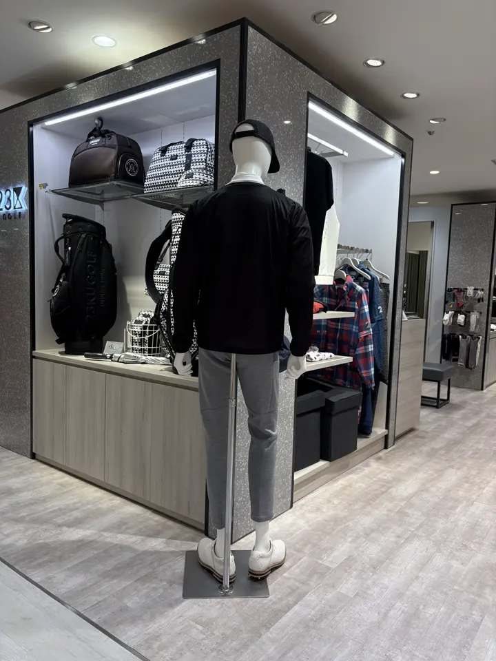 23区GOLF 松屋スタッフ コーディネート画像