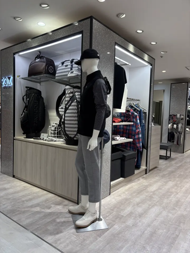 23区GOLF 松屋スタッフ コーディネート画像